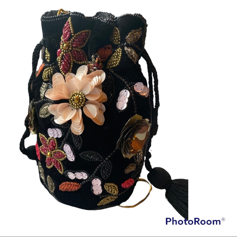 Lulus embroidered beaded sequin bucket tote. Cross body boho cinched bag velvet.